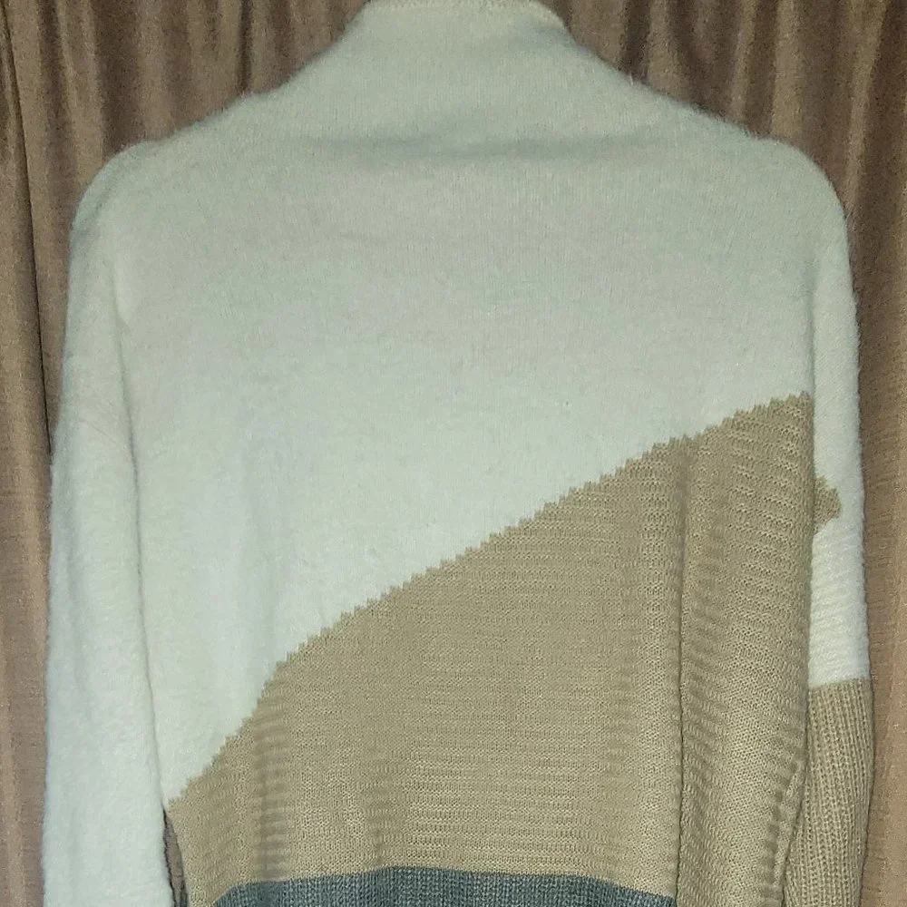 Sweater - Picture 3 of 3